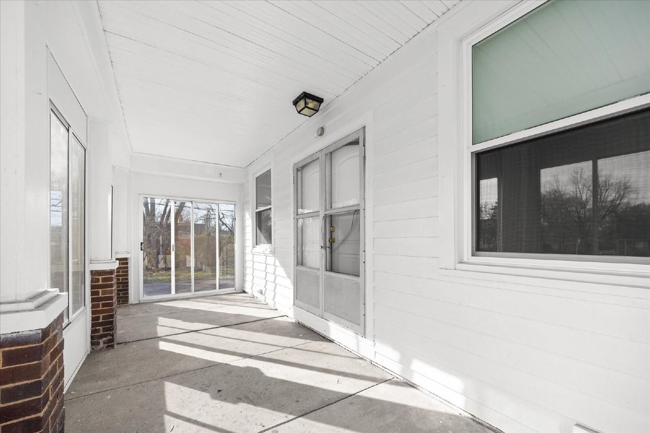 11901 Bellefontaine Rd - Photo 5 of 33