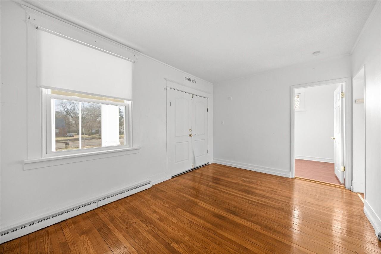 11901 Bellefontaine Rd - Photo 7 of 33