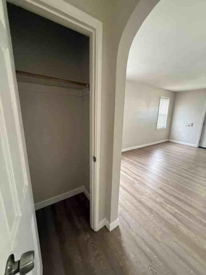 8354 Archer Ave - Photo 4 of 19