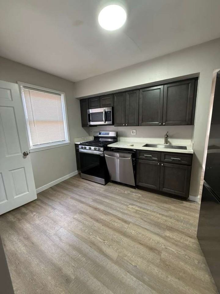 8354 Archer Ave - Photo 5 of 19