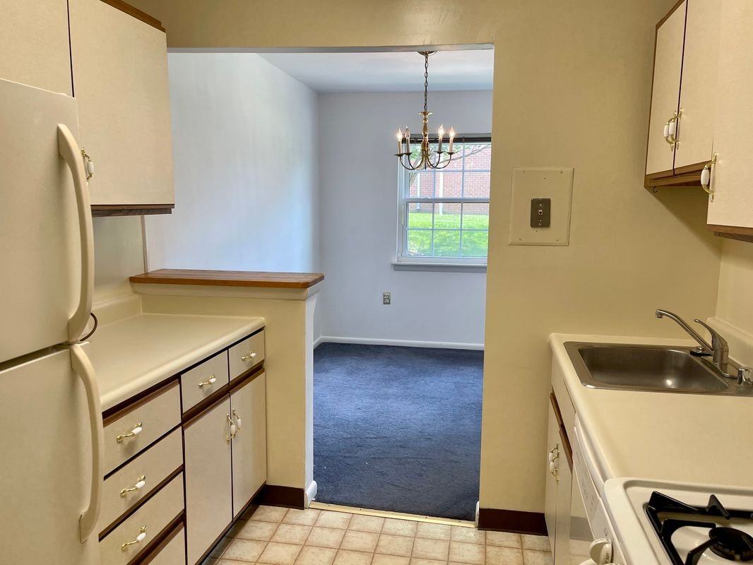 1954 Kennedy Dr ##101 - Photo 4 of 7
