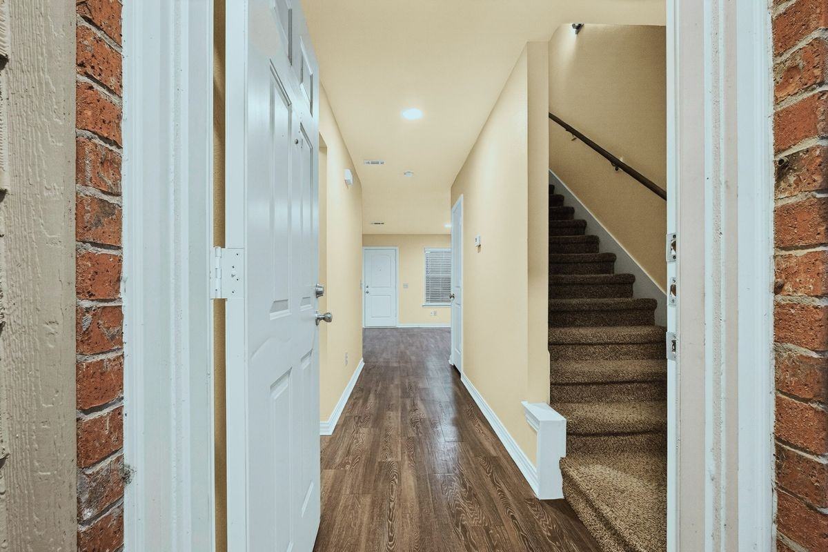 1716 S Waco St - Photo 2 of 35