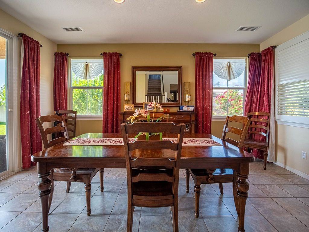 9275 Serenity St - Photo 4 of 43