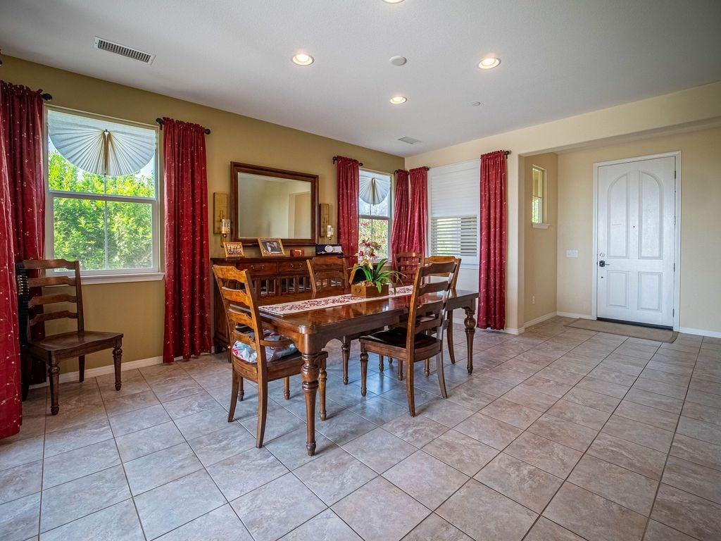 9275 Serenity St - Photo 5 of 43