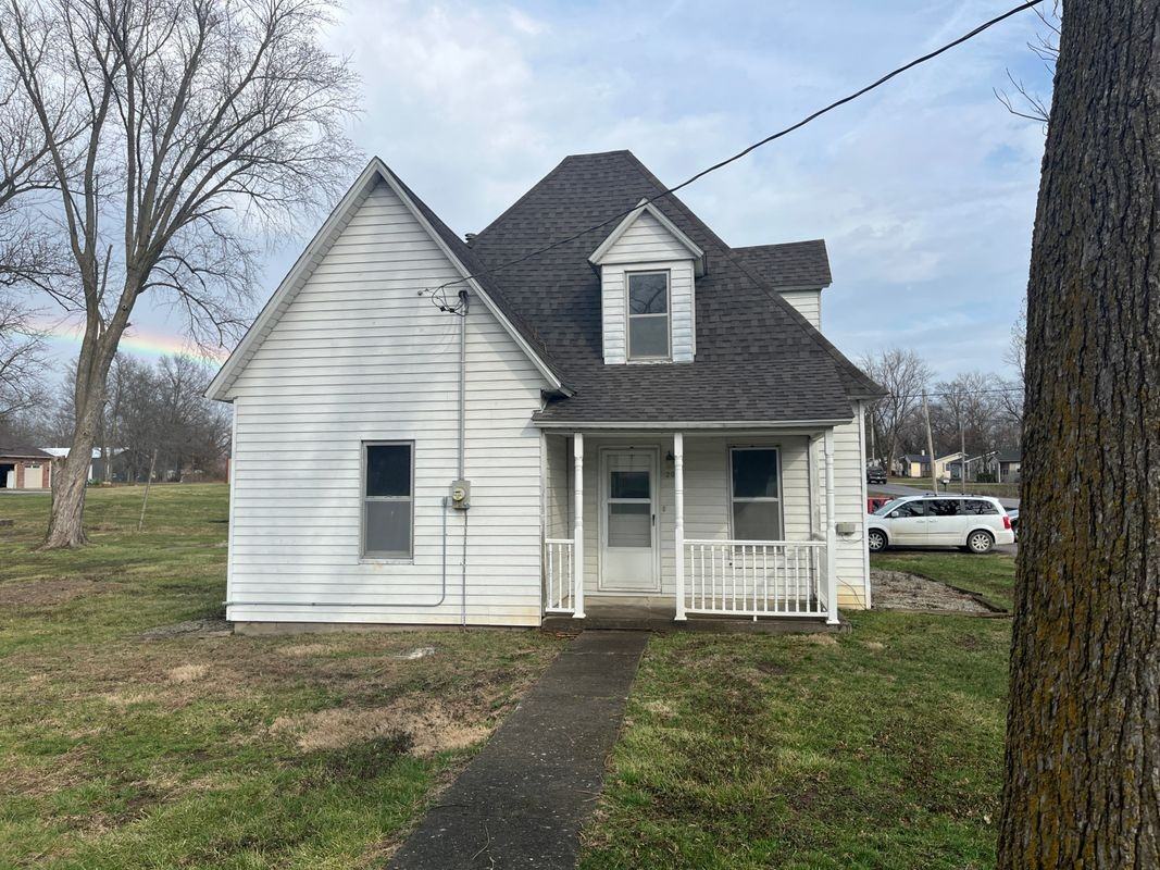 200 Elizabeth St - Photo 3 of 3