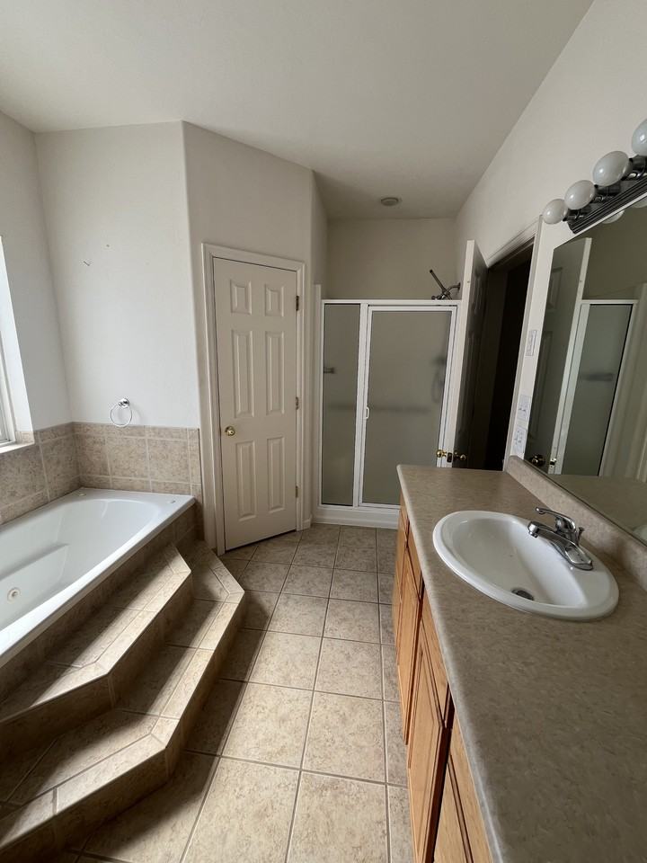 2040 Miami Rd - Photo 6 of 11