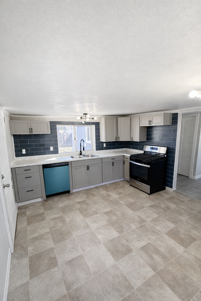 2045 W 12th St - Photo 2 of 9