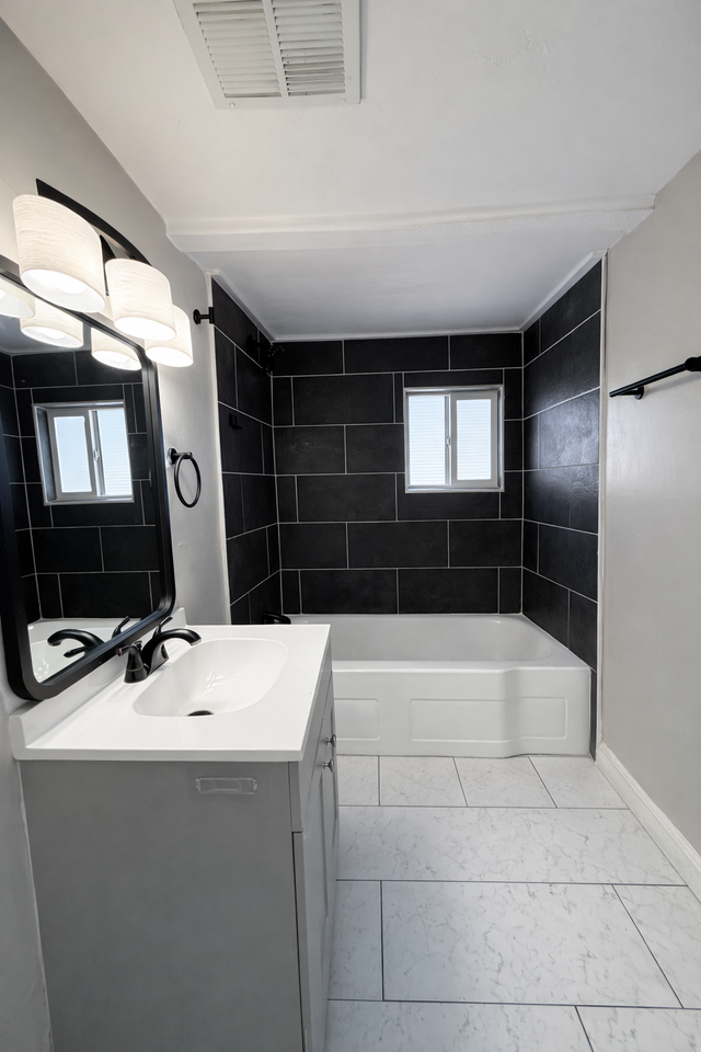 2045 W 12th St - Photo 3 of 9