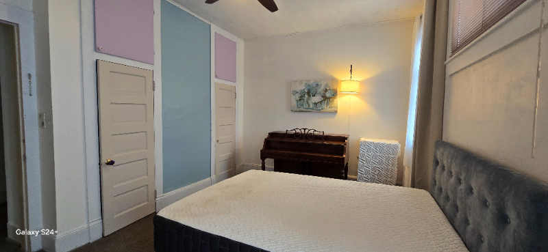 1718 Capouse Ave - Photo 3 of 16