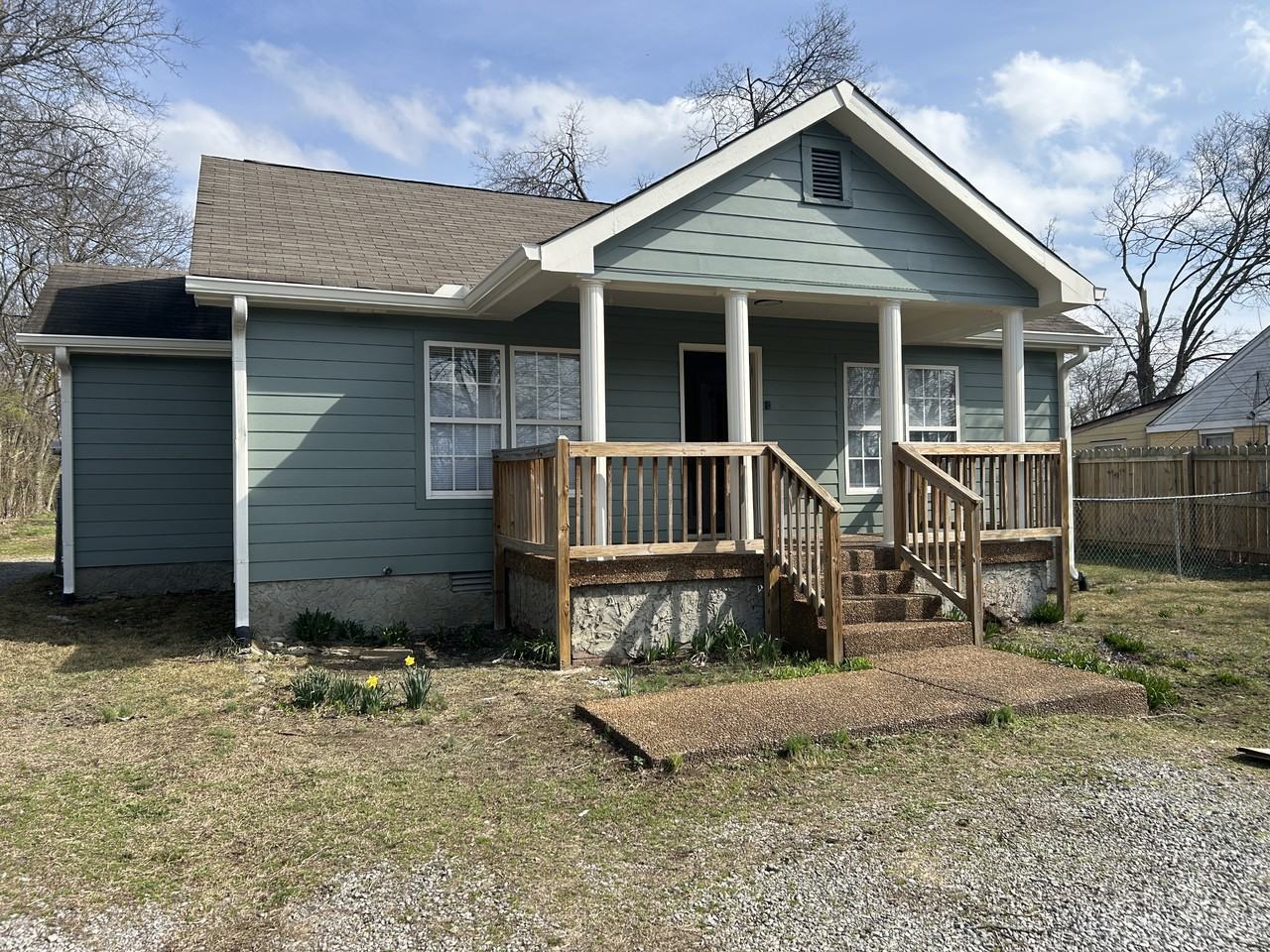 404 Delaware Ave - Photo 4 of 11