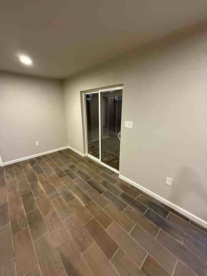 1060 B St - Photo 4 of 18