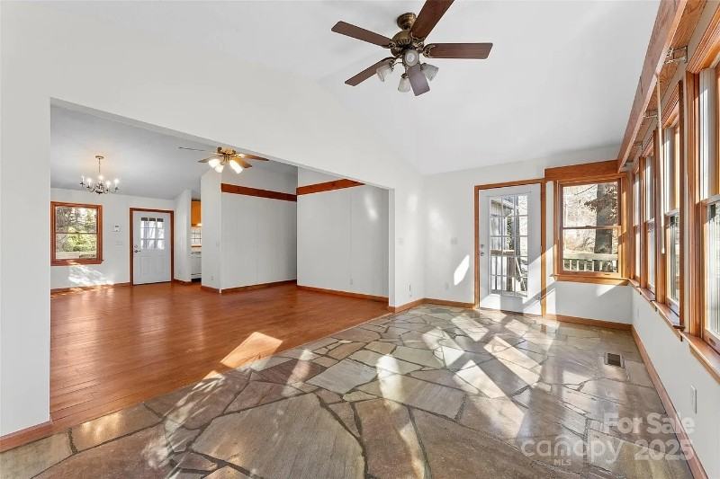 550 Kincross Dr - Photo 3 of 19