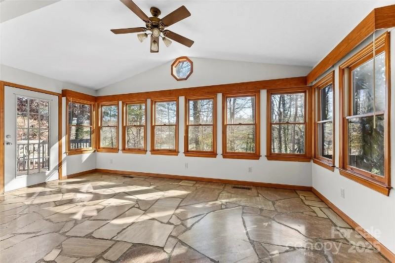 550 Kincross Dr - Photo 4 of 19