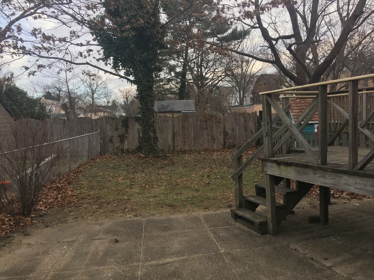 8 Center St - Photo 6 of 7