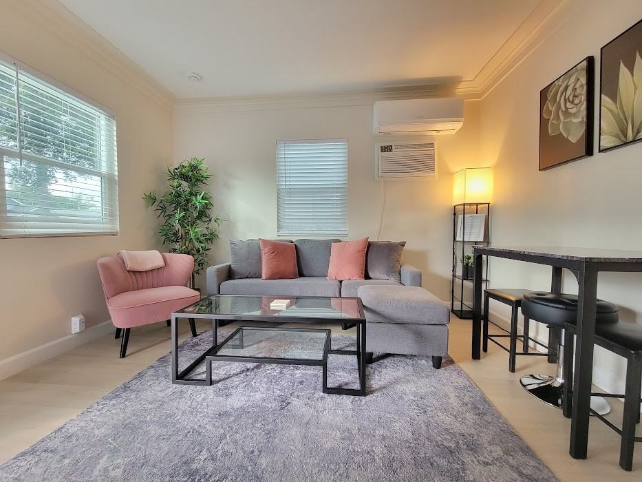 720 Cota Ave - Photo 3 of 13