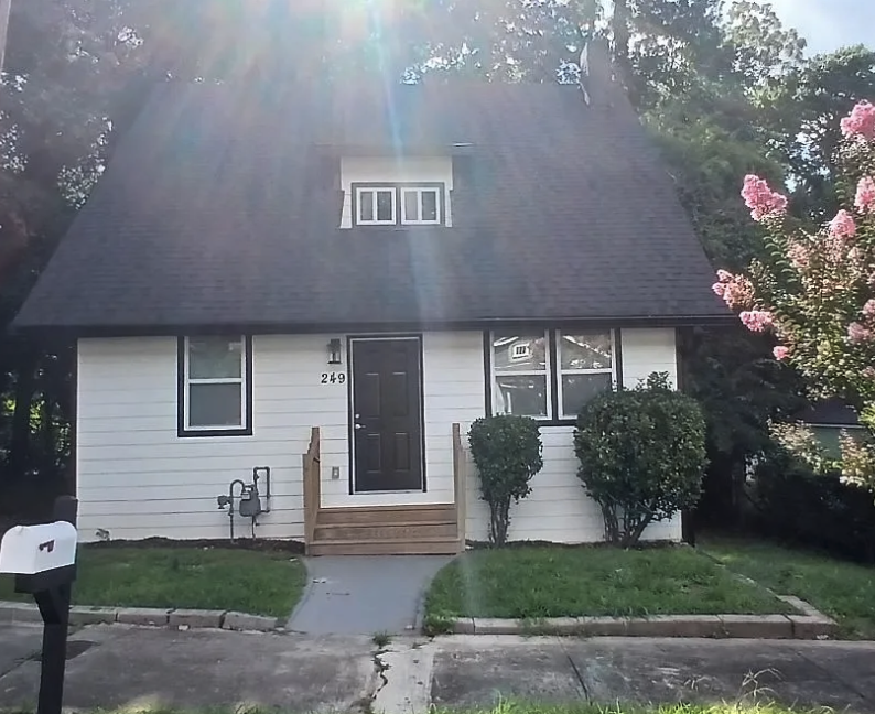 249 Laurel Ave Sw - Photo 2 of 20