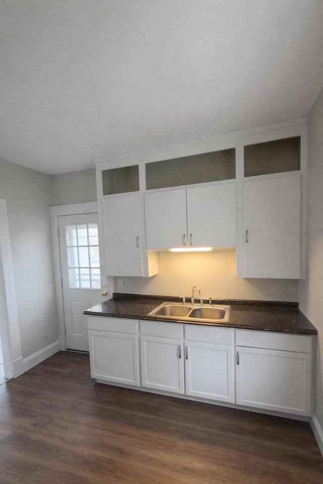 4267 W 21st St #1 - Photo 3 of 8