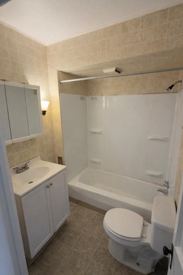 4267 W 21st St #1 - Photo 7 of 8