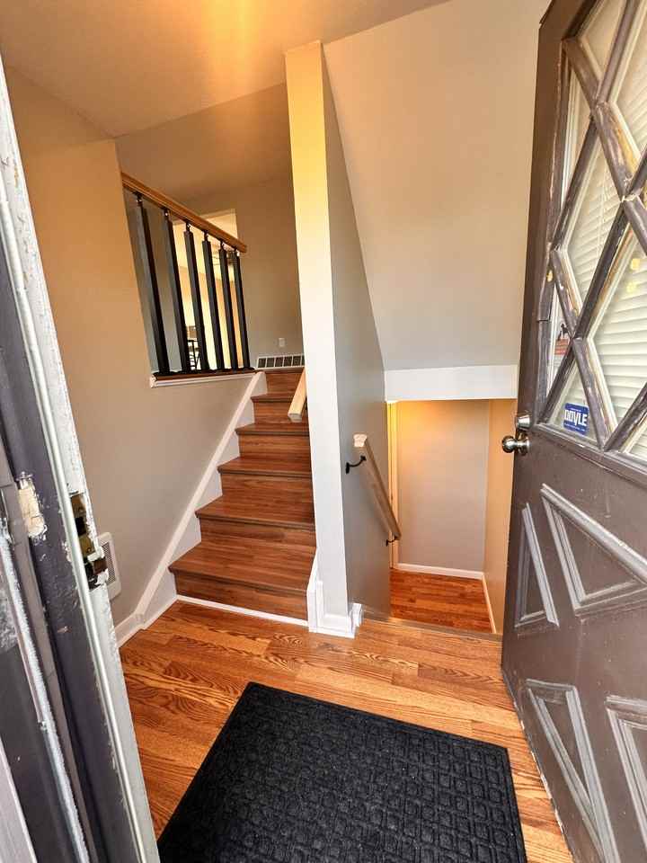 368 Cameco Cir - Photo 2 of 19