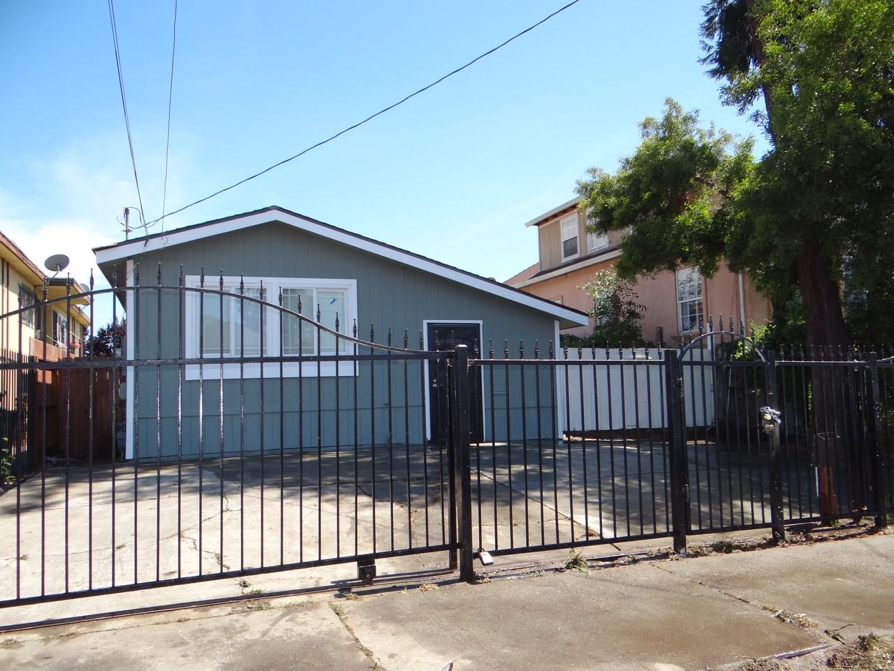 1618 85th Ave - Photo 2 of 7