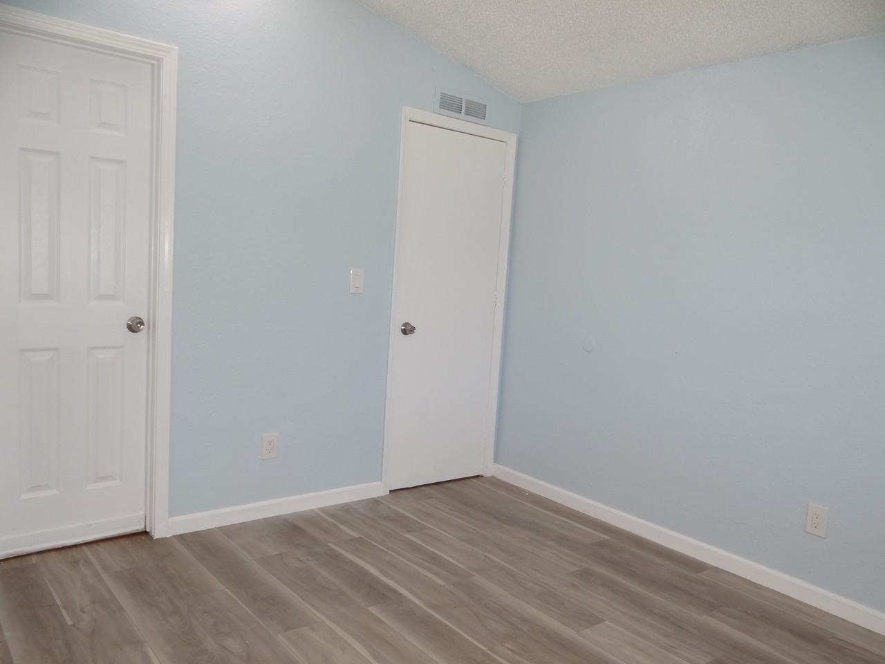 1618 85th Ave - Photo 5 of 7