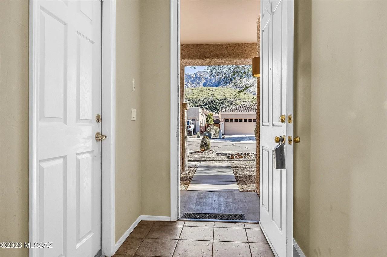 2221 E Stone Stable Dr - Photo 3 of 20