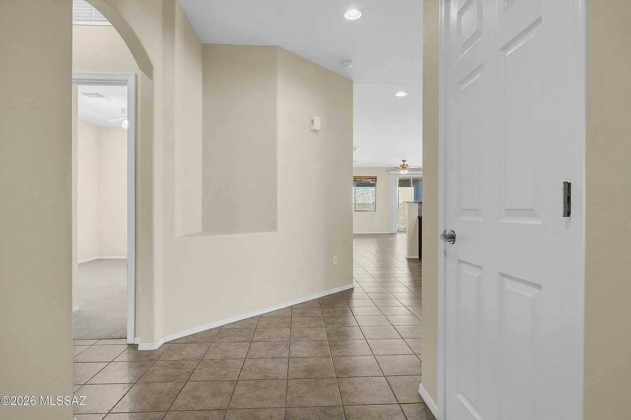 2221 E Stone Stable Dr - Photo 4 of 20