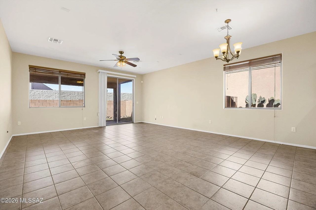 2221 E Stone Stable Dr - Photo 5 of 20