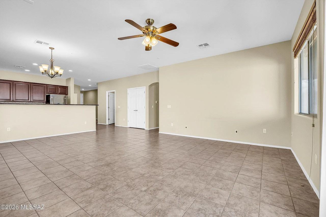 2221 E Stone Stable Dr - Photo 7 of 20