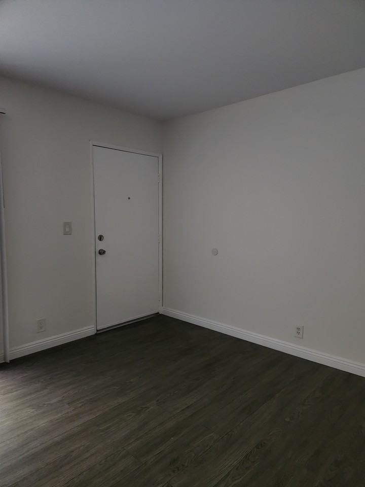 12745 Vanowen St #2 - Photo 7 of 11