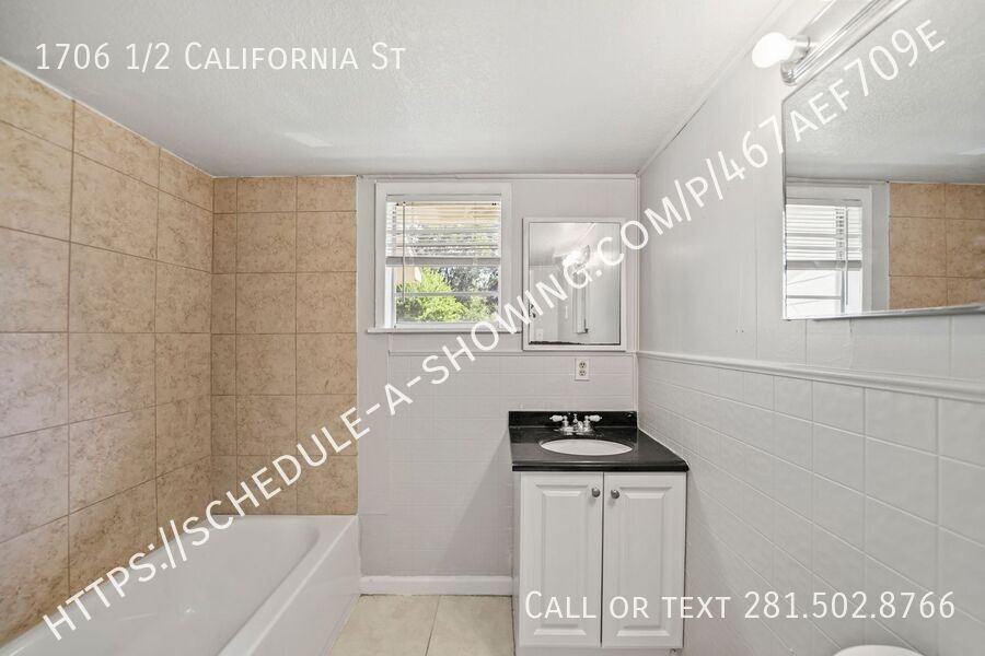 1706 1/2 California St - Photo 3 of 10