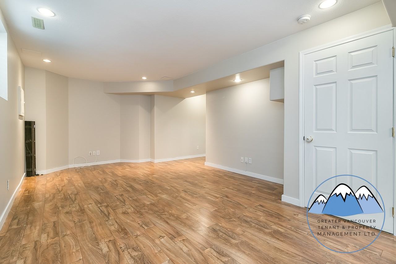 6691 185a St - Photo 5 of 19