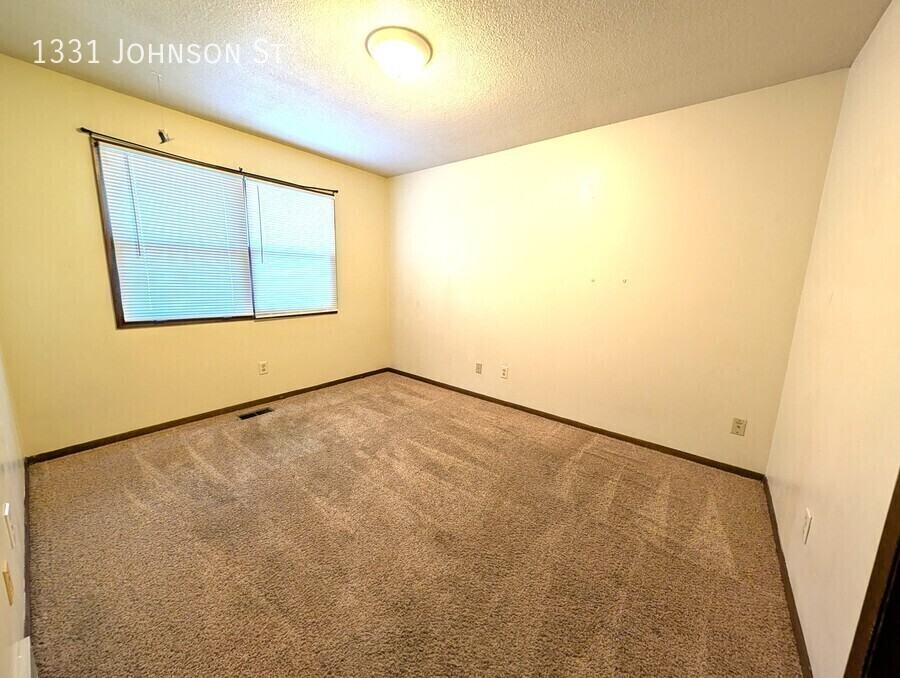 1331 Johnson St - Photo 6 of 13