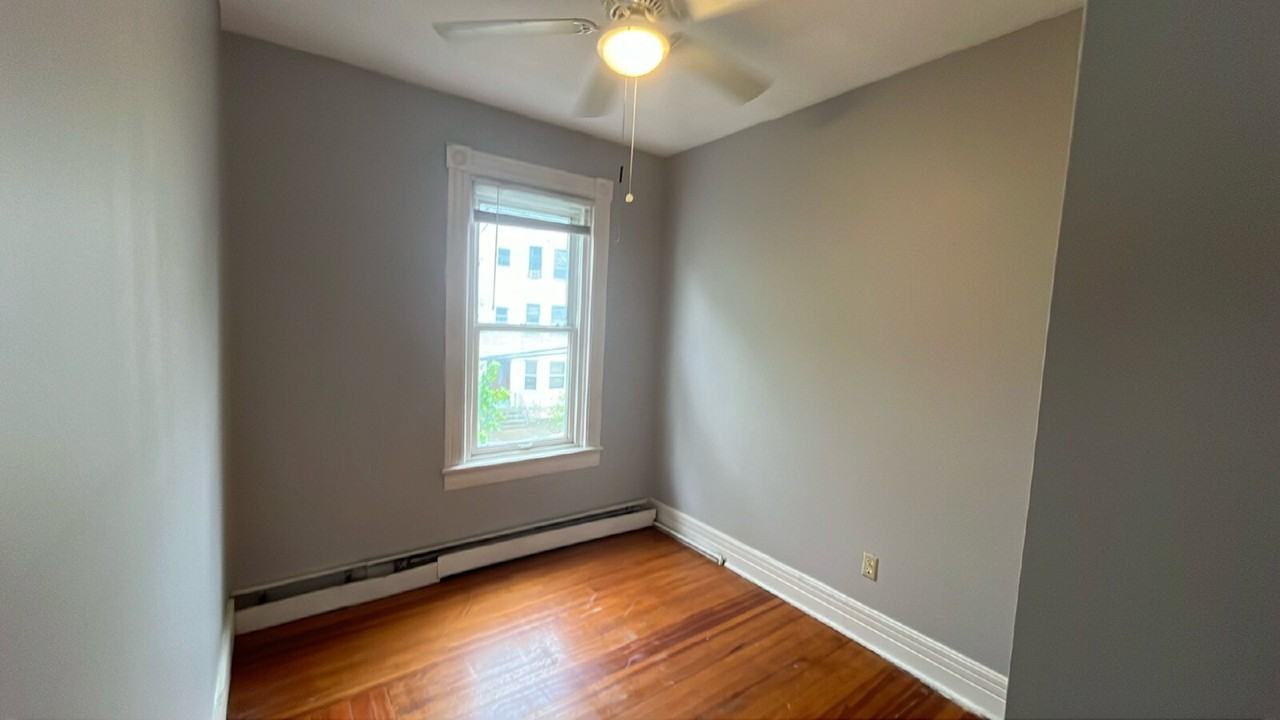 687 State St #B - Photo 4 of 10