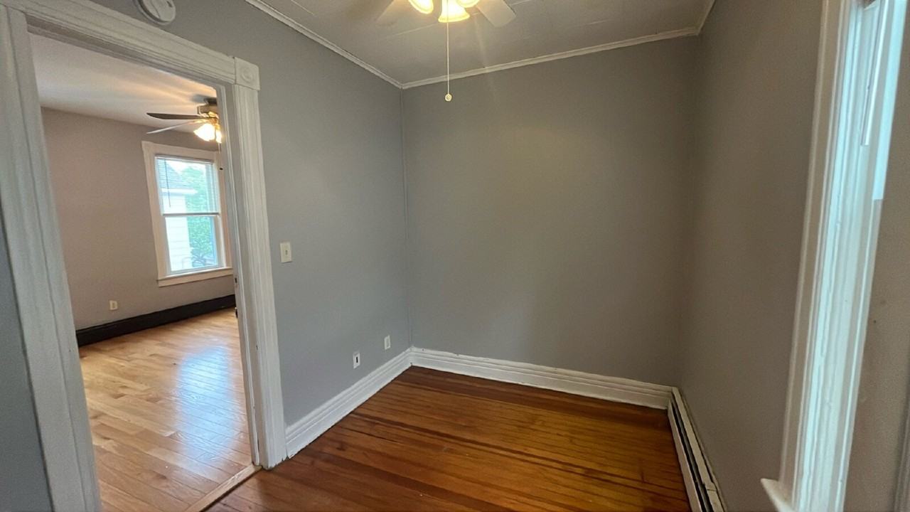 687 State St #B - Photo 5 of 10