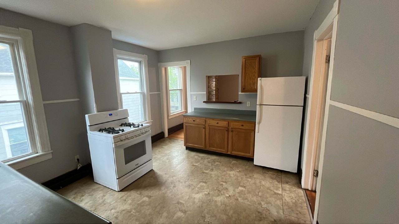 687 State St #B - Photo 7 of 10