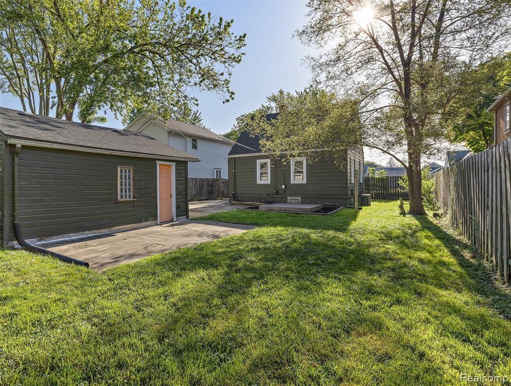 3477 Cummings Ave #NA - Photo 4 of 18