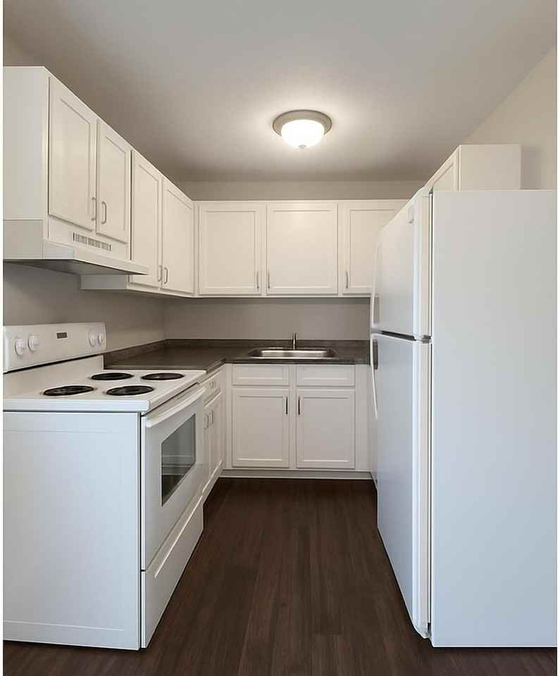 340 29th Street Dr Se #10 - Photo 3 of 3