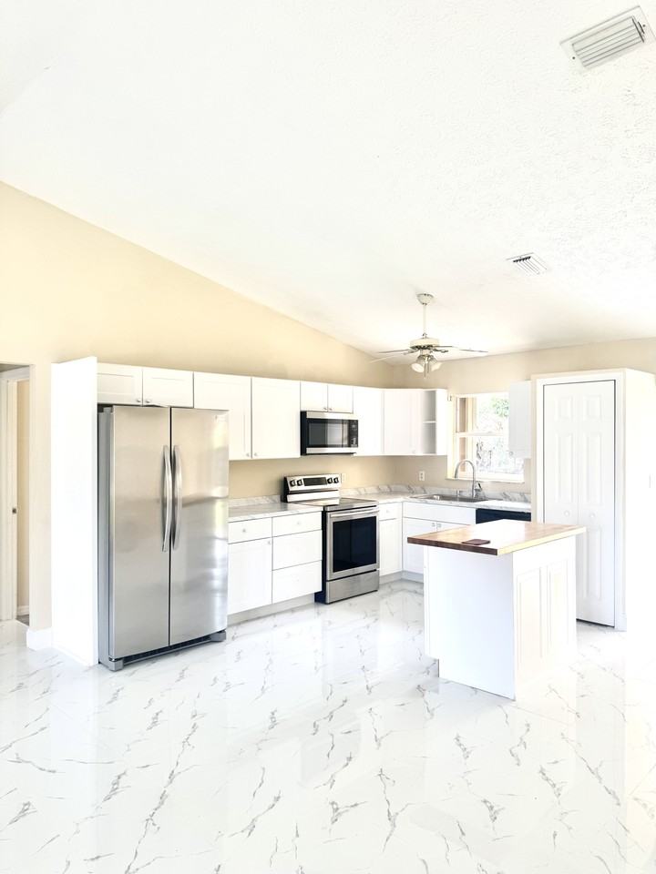 652 Sw Sarazen Ave #NA - Photo 3 of 13