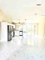 652 Sw Sarazen Ave #NA - Photo 1 of 1