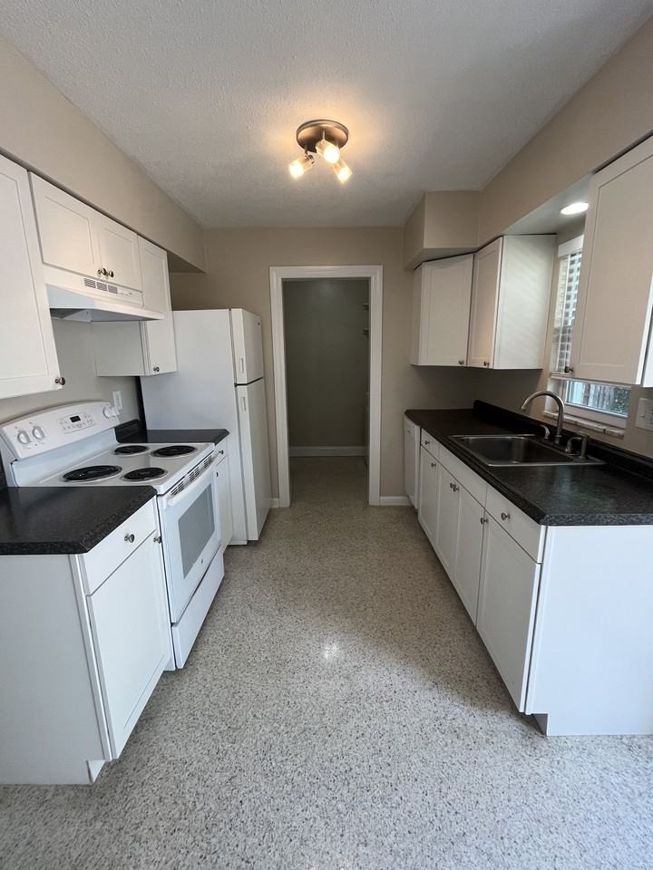 35 E Spruce St #35 - Photo 7 of 10