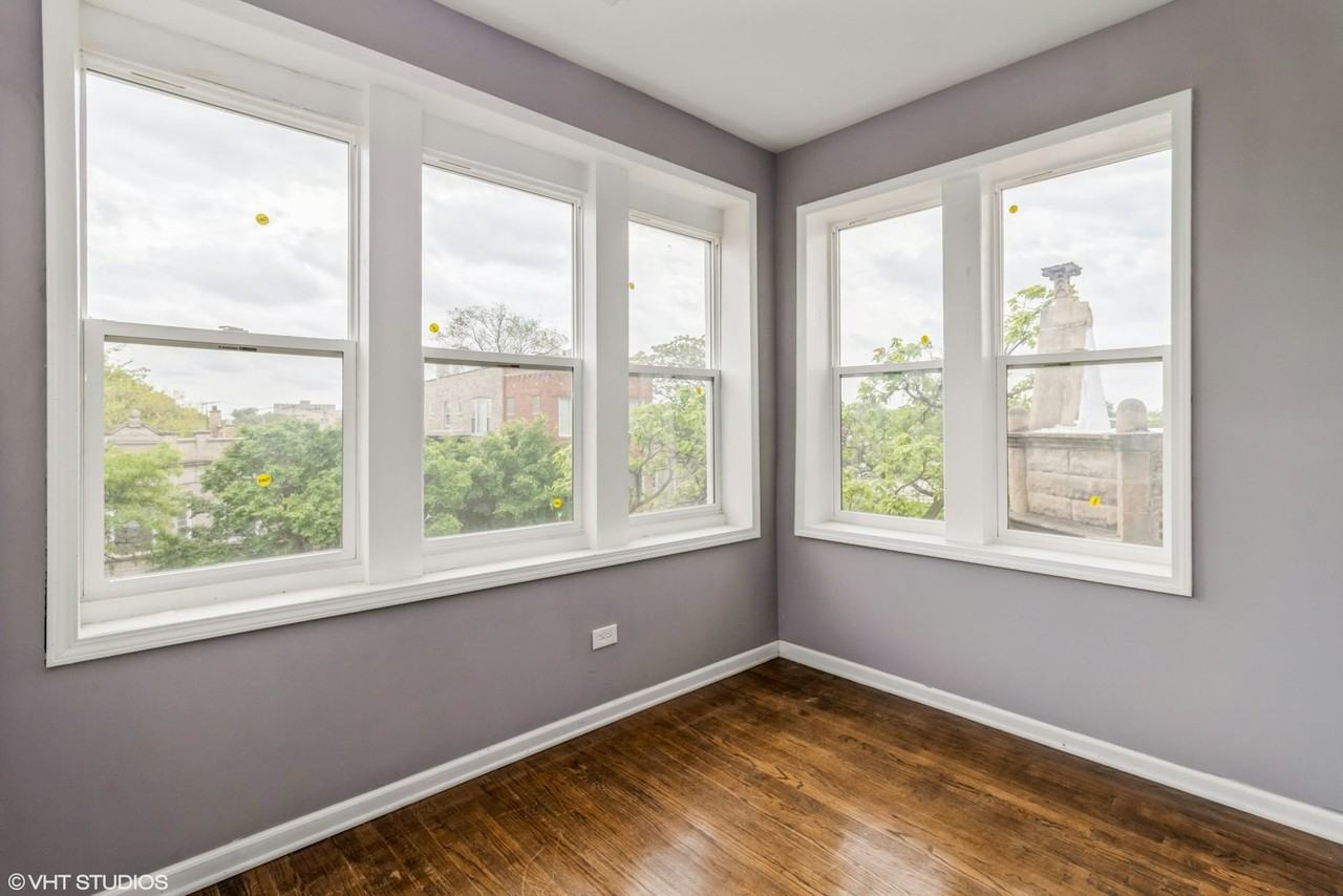 1854 South Central Park Avenue, Unit 1854 - 3 - Photo 5 of 21