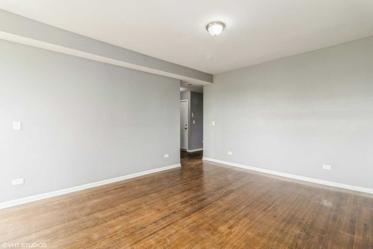 1854 South Central Park Avenue, Unit 1854 - 3 - Photo 7 of 21