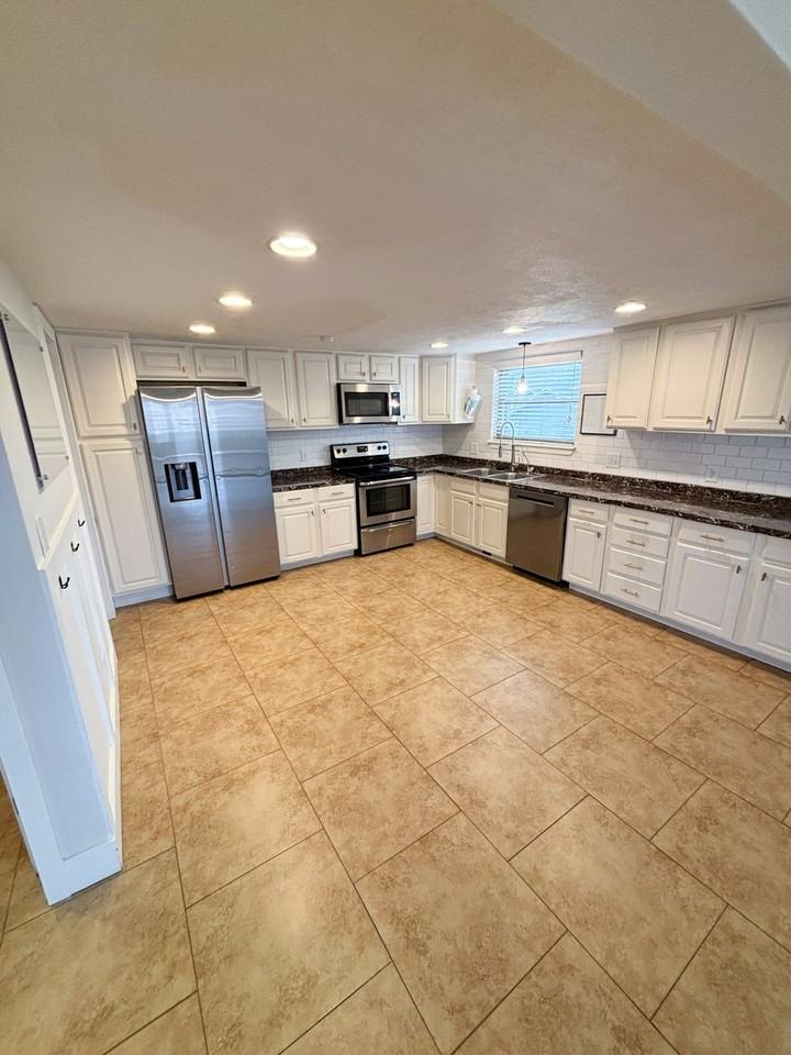 1657 N 645 W St, Unit 1 - Photo 7 of 32