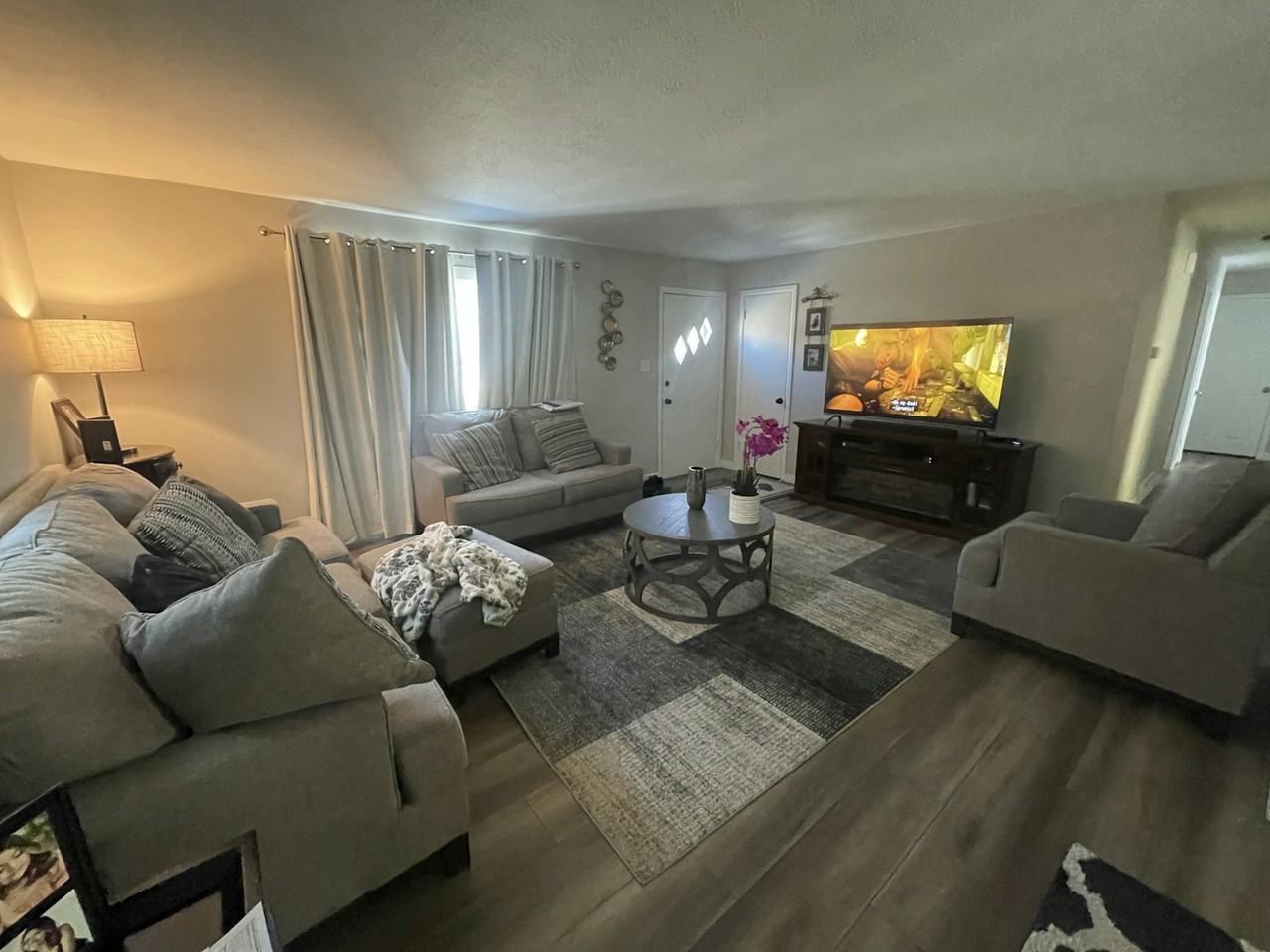 1015 West Longview Avenue - Photo 2 of 9