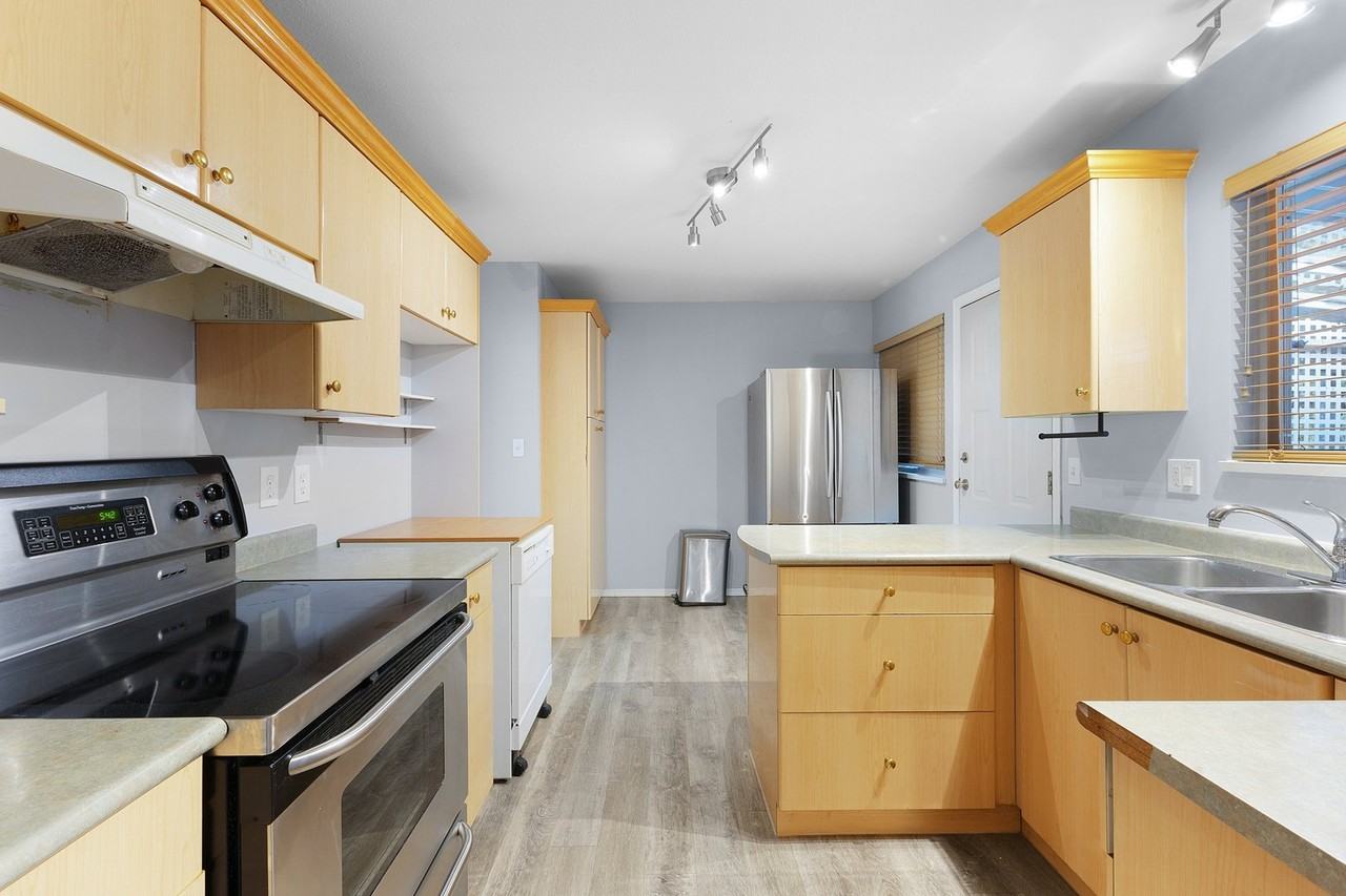 13786 Grosvenor Rd - Photo 6 of 17