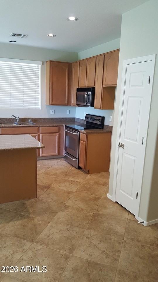 15493 W Montecito Ave - Photo 7 of 29