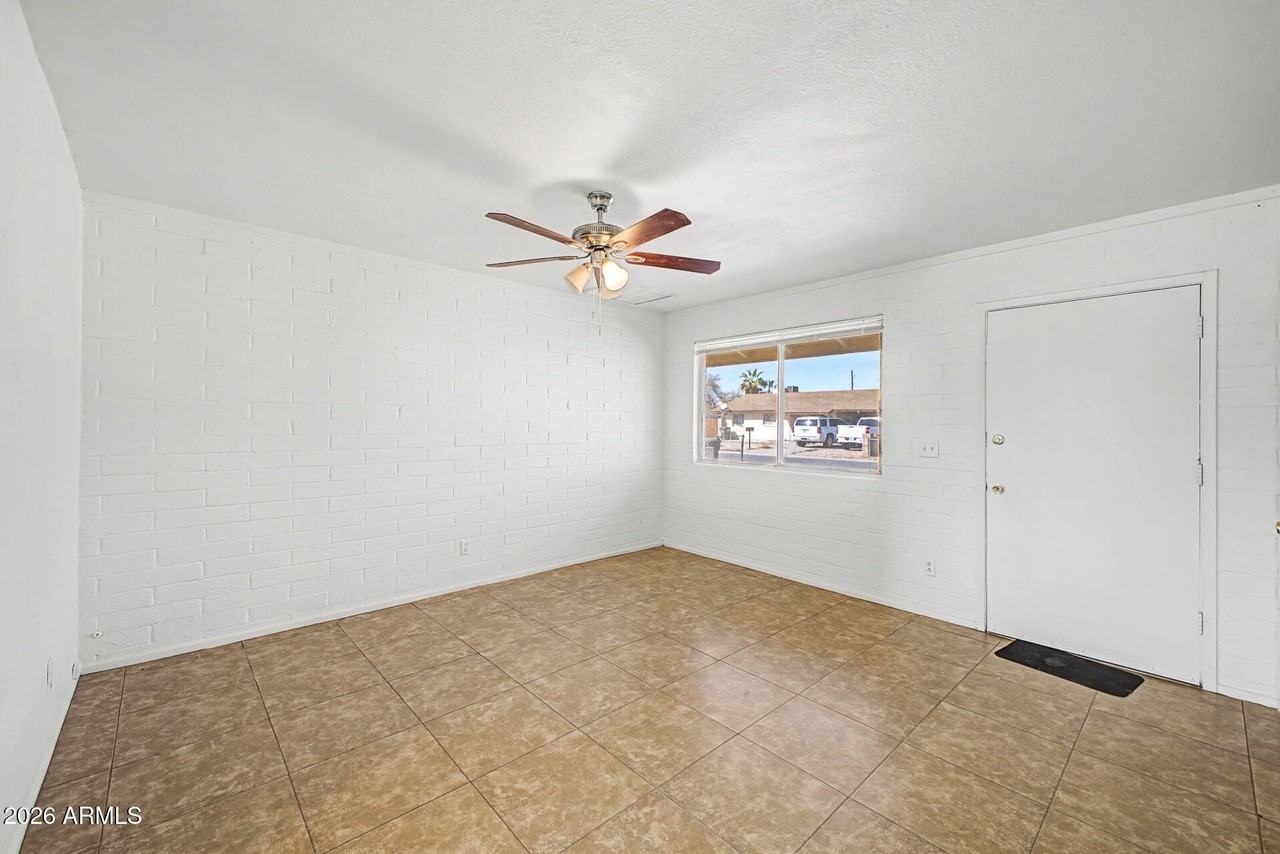 1319 W Tulip Pl - Photo 5 of 39