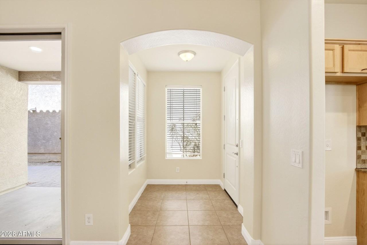 20937 W White Rock Rd - Photo 2 of 28