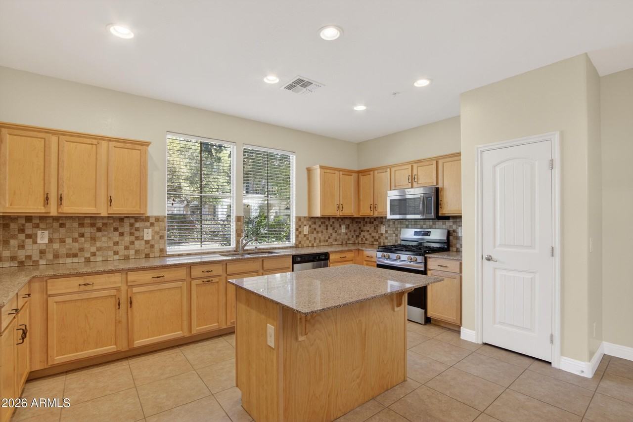 20937 W White Rock Rd - Photo 3 of 28